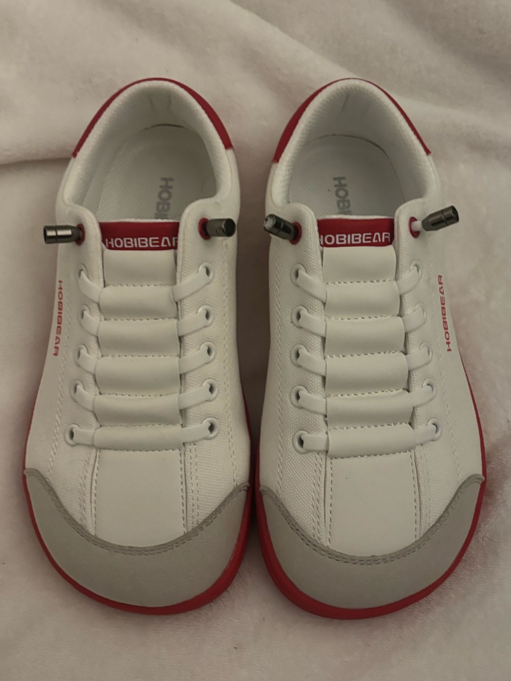 HOBIBEAR Women’s White and Red Low-Top Sneakers